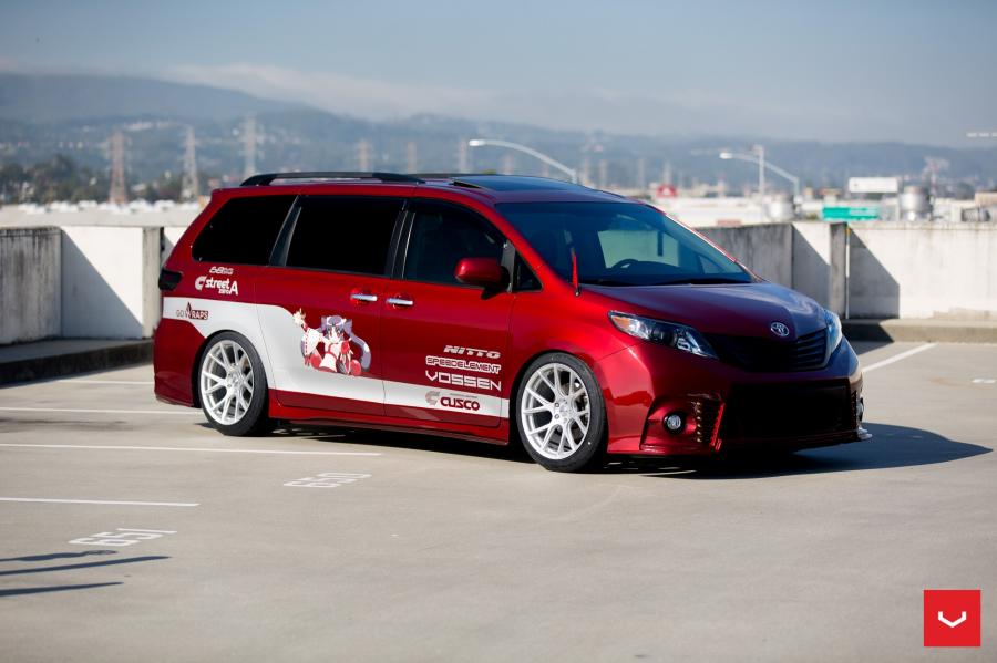  Toyota Sienna by Vossen on Vossen Wheels (VFS6) 2017 года  (фото 29 из 31)